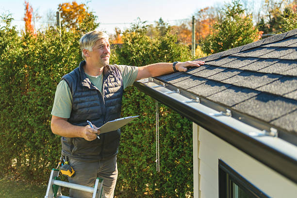 Professional Roofing technician working in Yaphank, NY